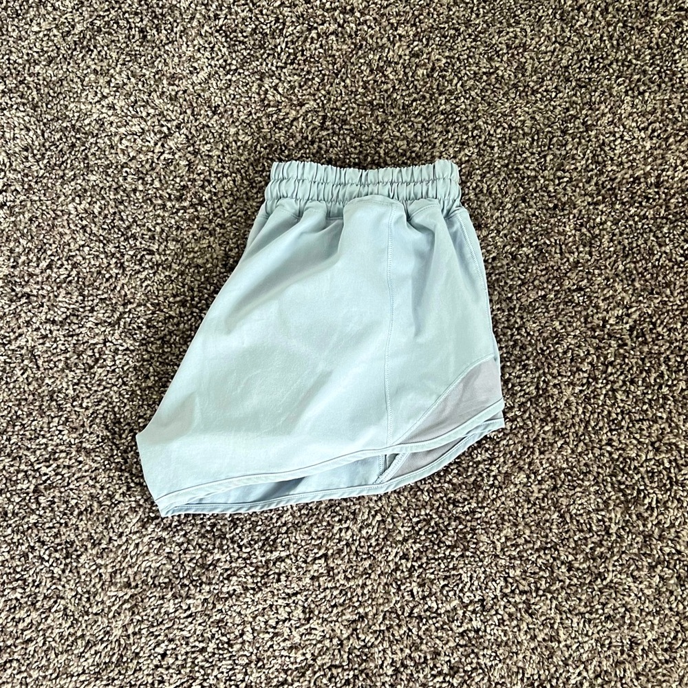 Lululemon 2.5” Hotty Hot Short